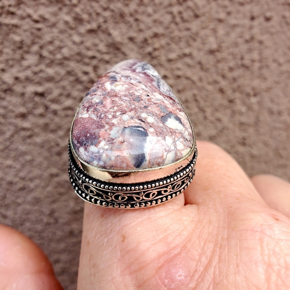 New Huge Pink Brecciated Mookaite 925 Silver Ring. - Picture 8 of 9